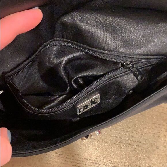 🎉1 hr sale🎉Cache clutch ❤️ - Picture 5 of 7